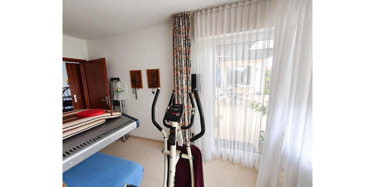 Einfamilienhaus mit Doppelgarage, Carport und großem Garten - Einfamilienhaus Weisendorf | Angebot:27651236