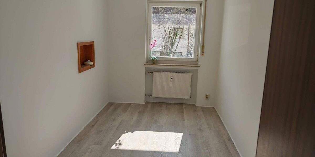 Etagenwohnung Uttenreuth - 3 Zimmer, 89 m&sup2;, 1.200&euro; | Angebot:25724247