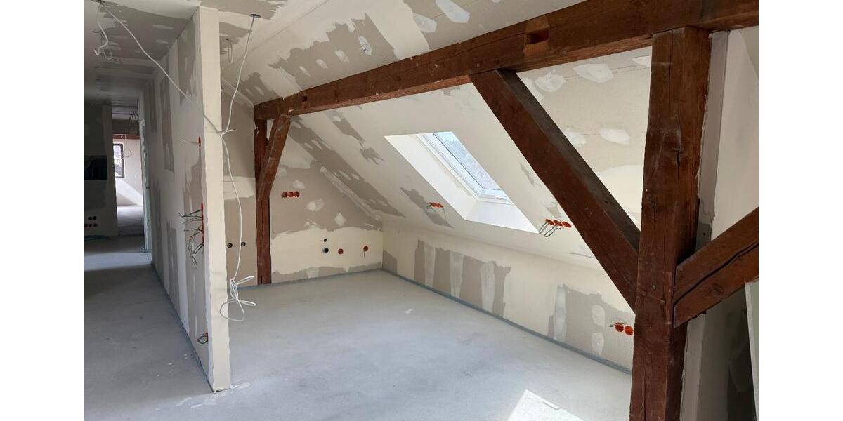 Dachgeschoßwohnung Simmelsdorf - 4.5 Zimmer, 80 m&sup2;, 240.000&euro; | Angebot:25902273