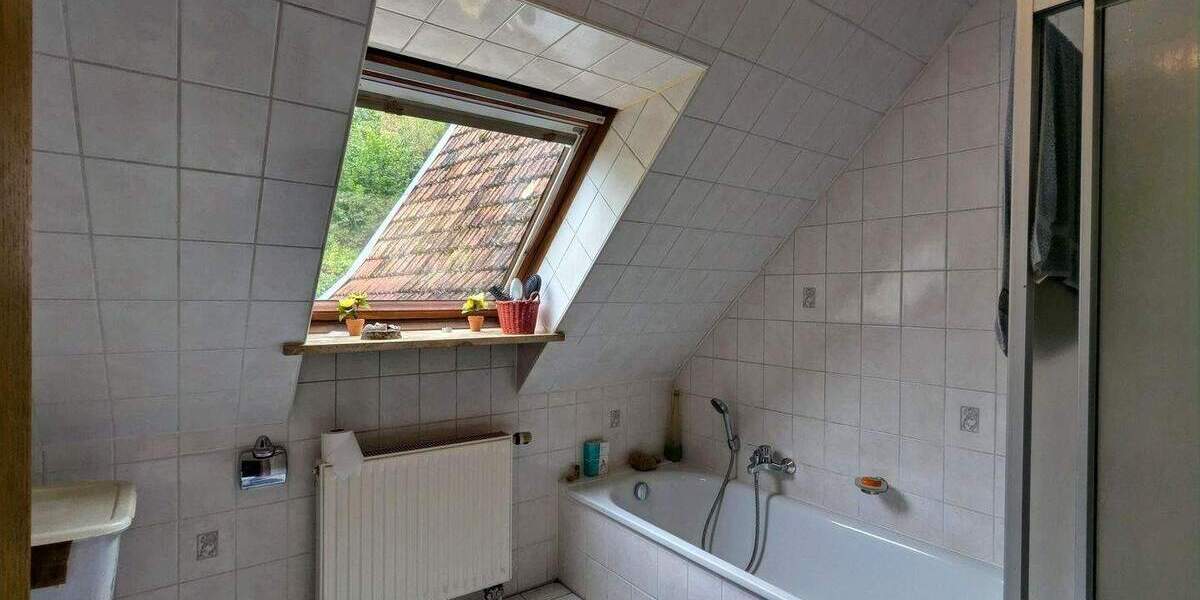 Mehrfamilienhaus, Wohnhaus Roßtal - 7 Zimmer, 183 m&sup2;, 555.000&euro; | Angebot:25676921