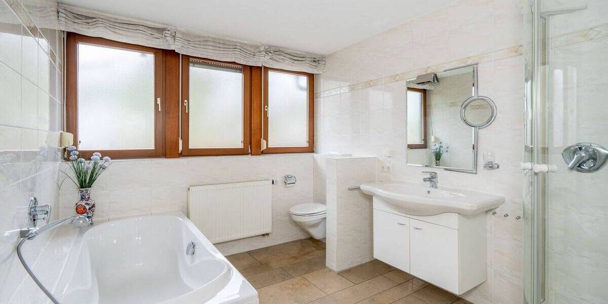 Bungalow Schwaig bei Nürnberg Schwaig - 5 Zimmer, 192 m&sup2;, 1.250.000&euro; | Angebot:25996472