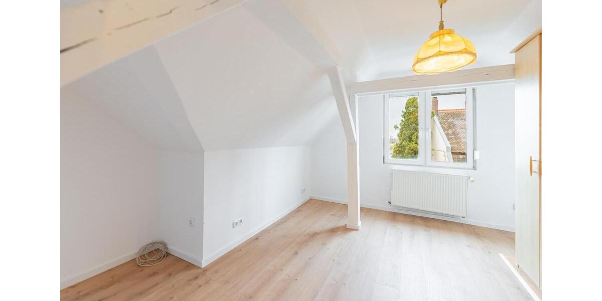 Dachgeschoßwohnung Nürnberg Eberhardshof - 3 Zimmer, 80 m&sup2;, 1.100&euro; | Angebot:26594115