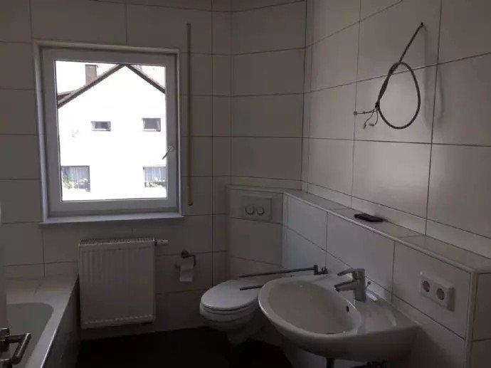 Dachgeschoßwohnung Heroldsbach - 3.5 Zimmer, 106 m&sup2;, 1.160&euro; | Angebot:26119763