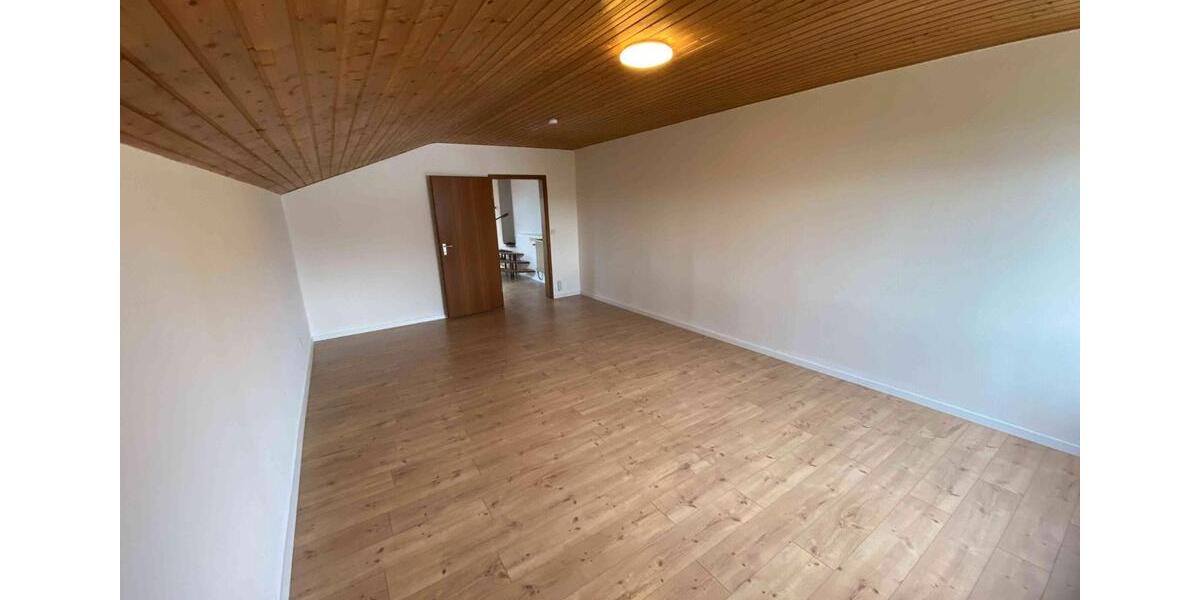 Etagenwohnung Aurachtal - 3 Zimmer, 105 m&sup2;, 900&euro; | Angebot:26022265