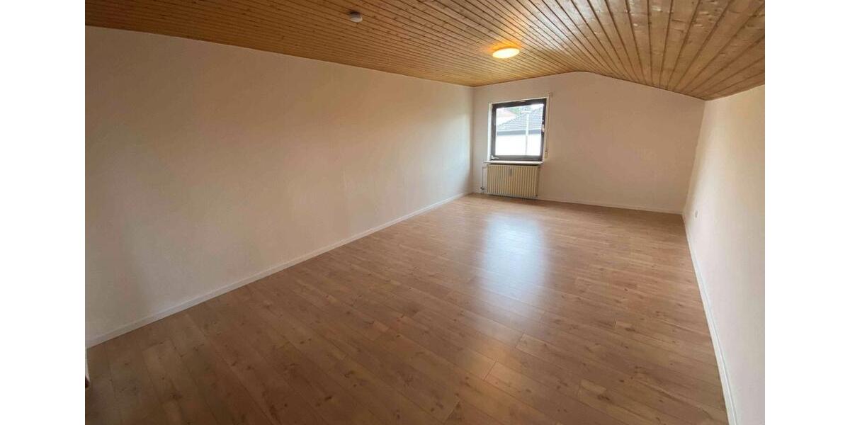Etagenwohnung Aurachtal - 3 Zimmer, 105 m&sup2;, 900&euro; | Angebot:26022265