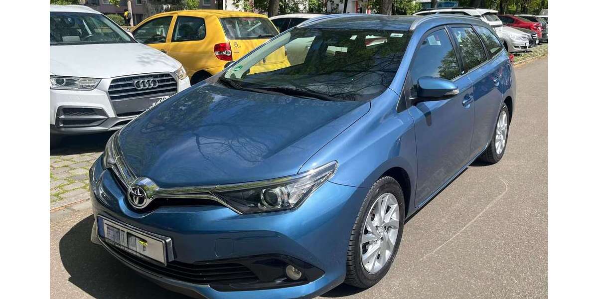 Toyota Auris 73.500 km 12.100 &euro; Nürnberg 90419