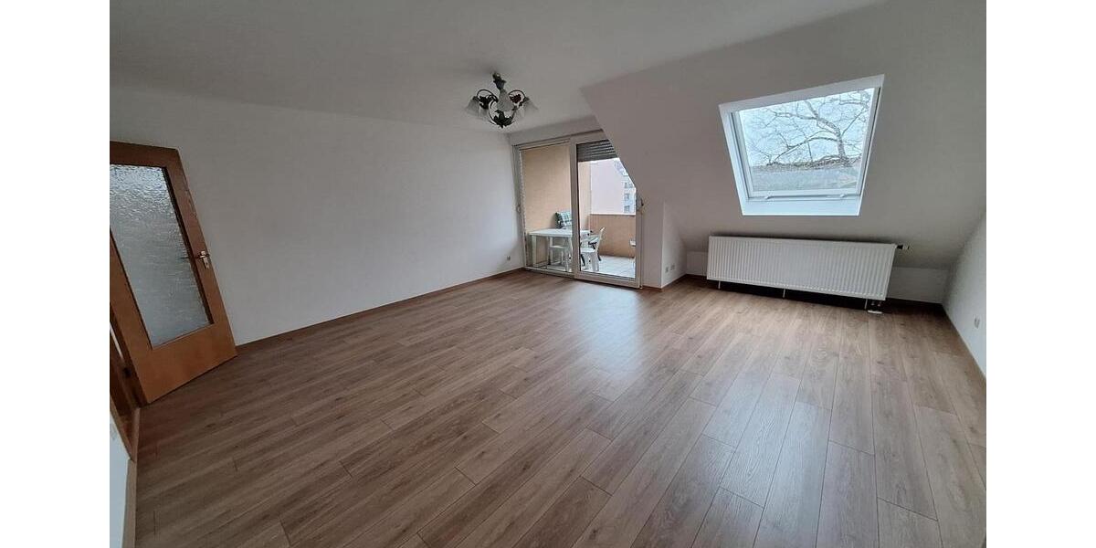 Dachgeschoßwohnung Nürnberg Eberhardshof - 3 Zimmer, 83 m&sup2;, 1.075&euro; | Angebot:25945306