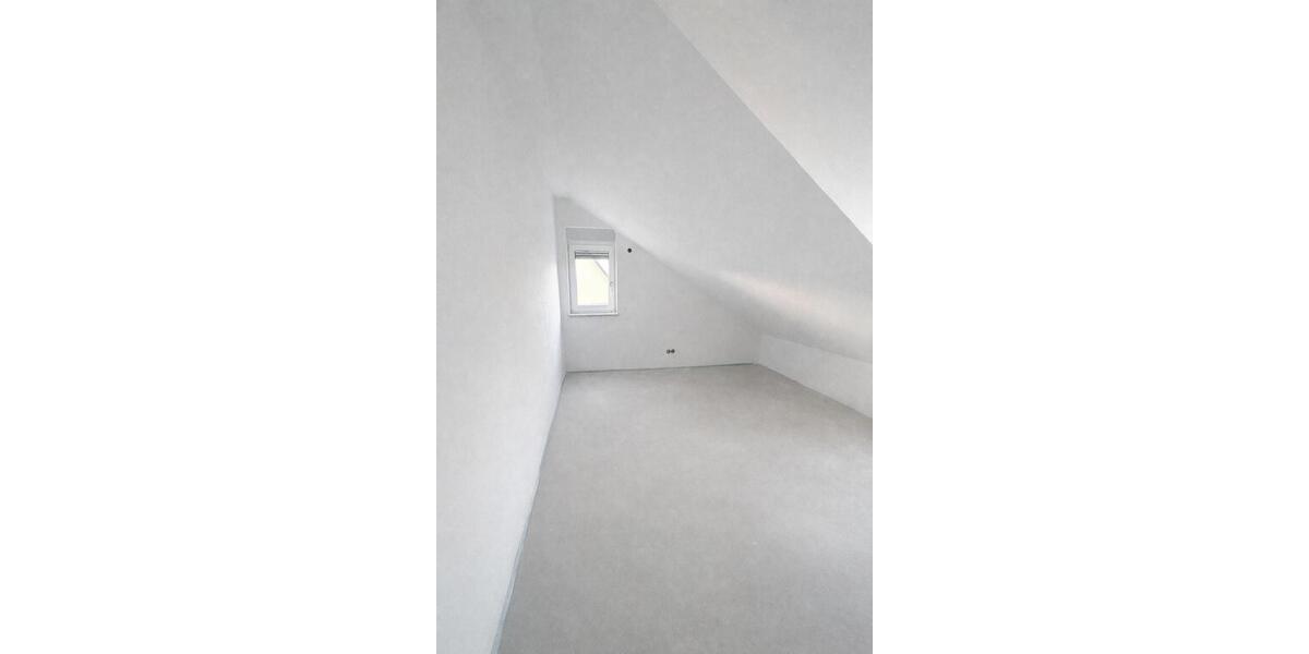 Dachgeschoßwohnung Heroldsbach - 4 Zimmer, 127 m&sup2;, 1.750&euro; | Angebot:25406909