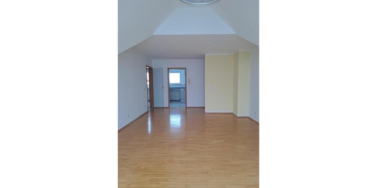 Dachgeschoßwohnung Adelsdorf - 3 Zimmer, 77 m&sup2;, 870&euro; | Angebot:23879643
