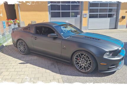 Ford Mustang 128.242 km 22.099 &euro; Röttenbach 91341