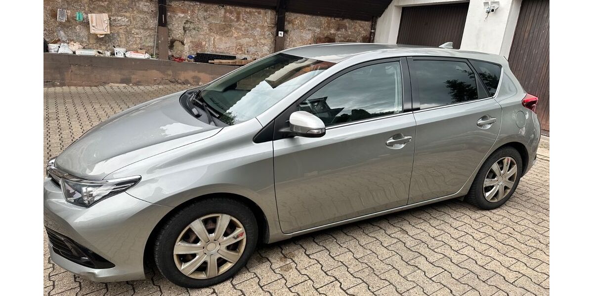 Toyota Auris 113.602 km 9.700 &euro; Heilsbronn 91560