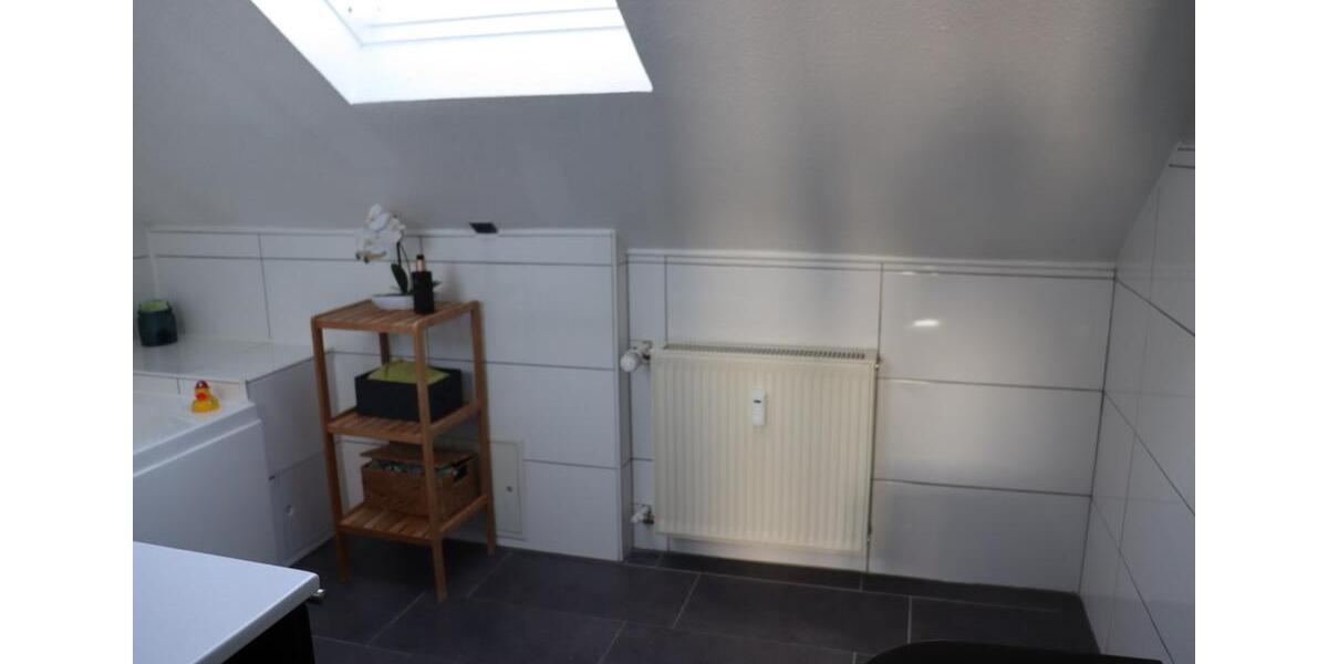 Dachgeschoßwohnung Roth - 3.5 Zimmer, 82 m&sup2;, 199.000&euro; | Angebot:25162874