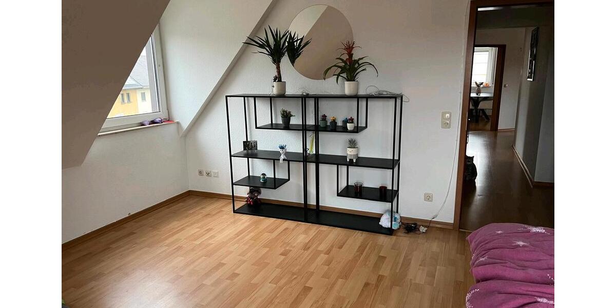 Dachgeschoßwohnung Zirndorf - 4.5 Zimmer, 120 m&sup2;, 1.300&euro; | Angebot:26598093