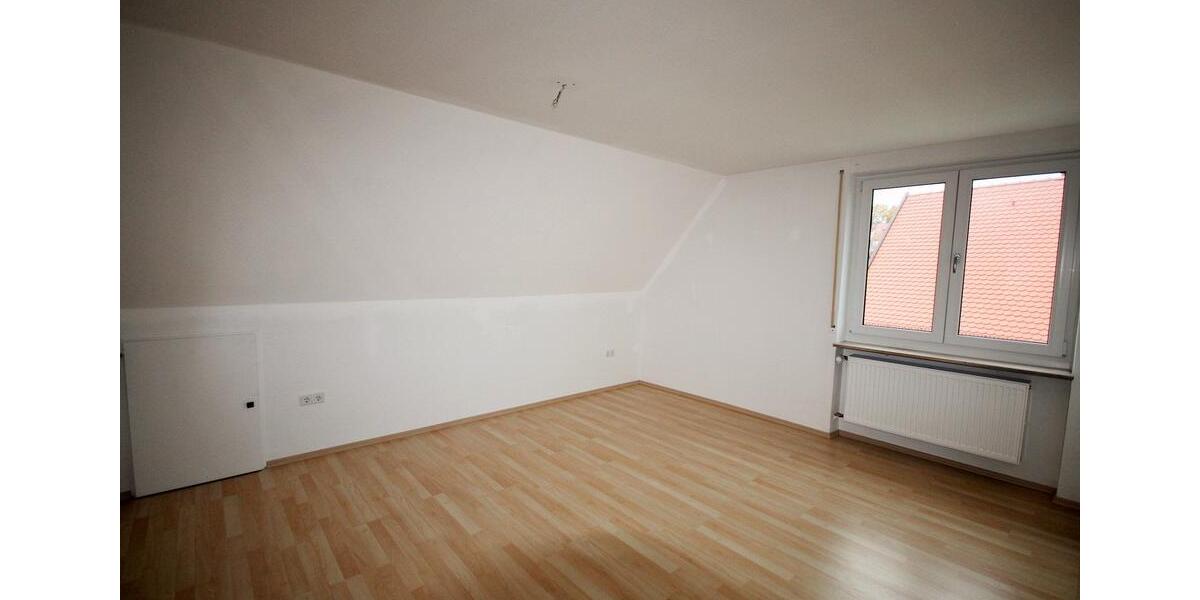 Dachgeschoßwohnung Großhabersdorf - 3 Zimmer, 85 m&sup2;, 750&euro; | Angebot:26162930