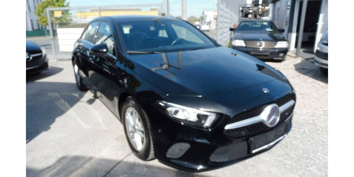Mercedes-Benz A 200 122.000 km 15.900 &euro; Fürth 90763