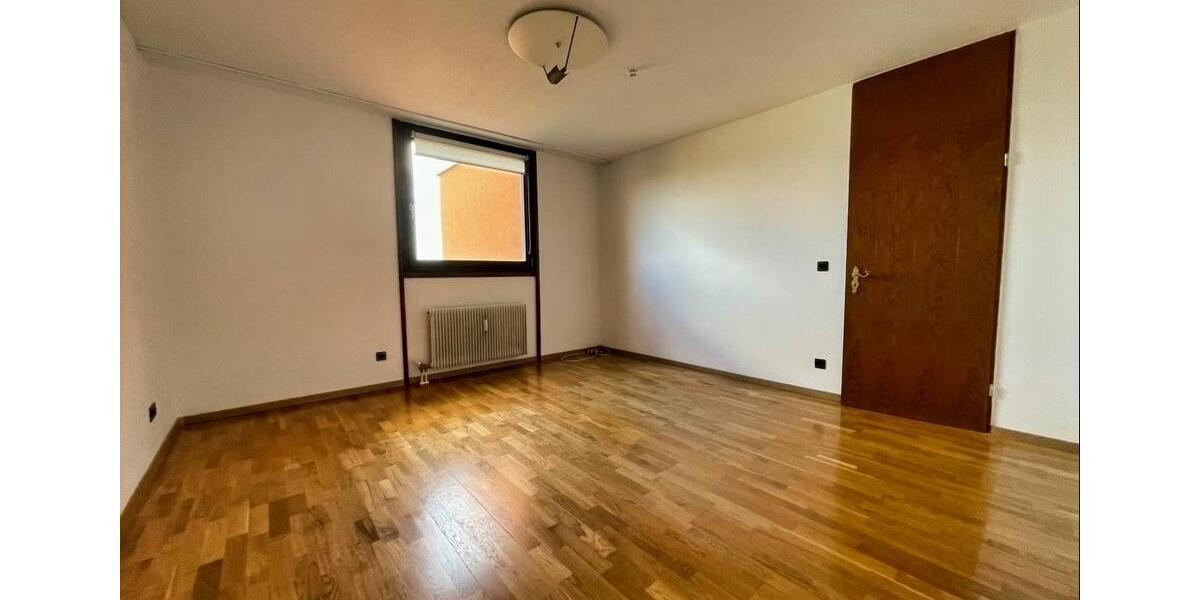 Dachgeschoßwohnung Nürnberg Gaismannshof - 4.5 Zimmer, 127 m&sup2;, 1.550&euro; | Angebot:25306318
