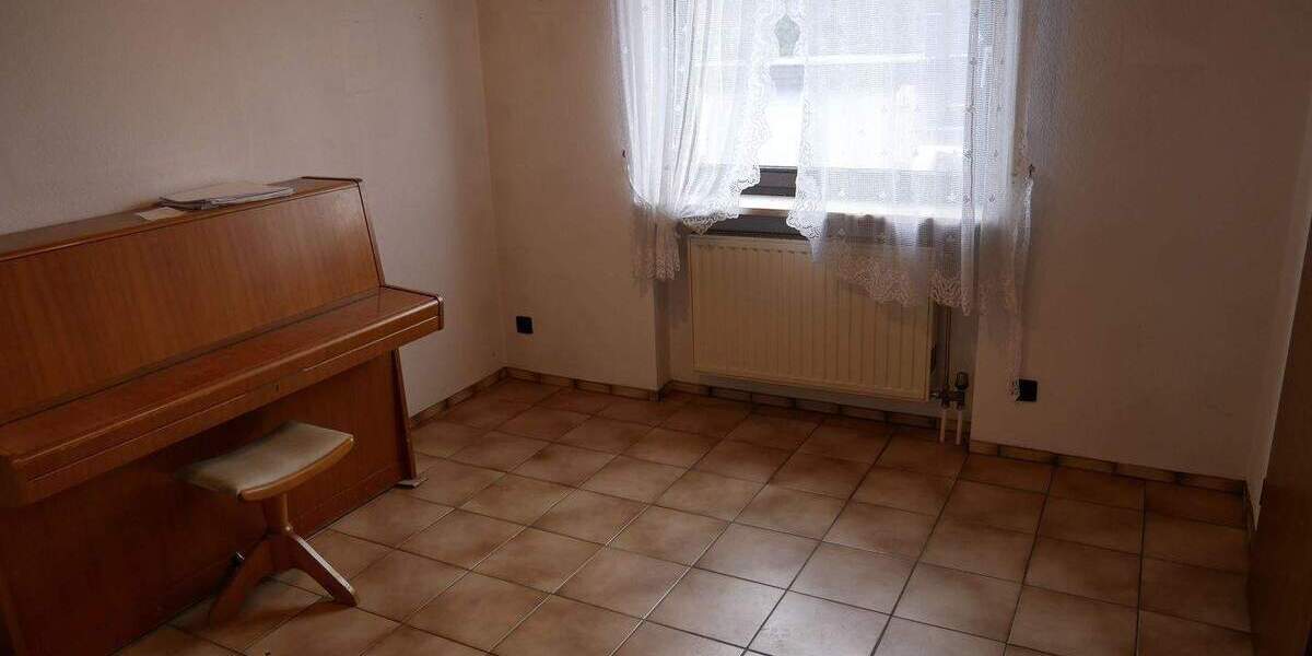 Einfamilienhaus Großhabersdorf - 8 Zimmer, 265 m&sup2;, 479.000&euro; | Angebot:25862890