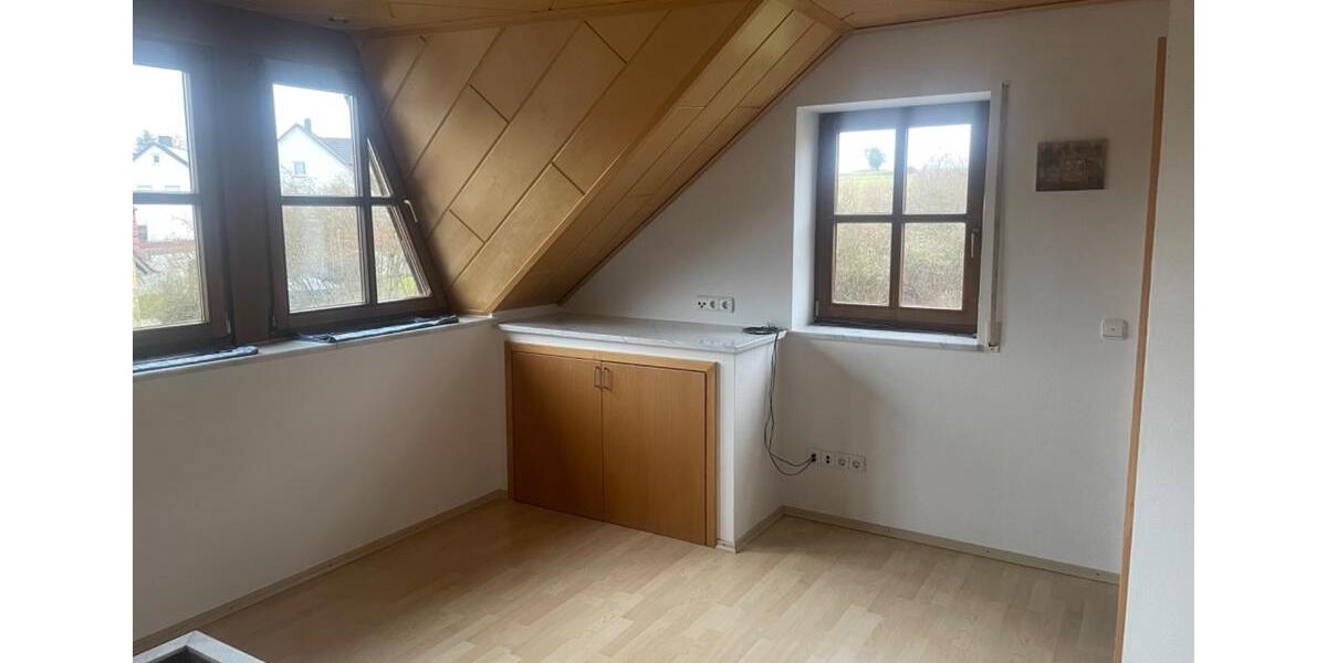 Dachgeschoßwohnung Emskirchen - 3 Zimmer, 105 m&sup2;, 750&euro; | Angebot:24271606