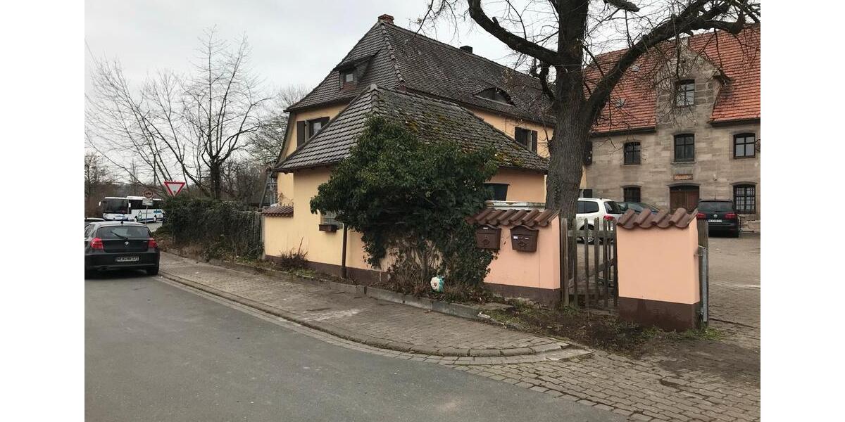 Mehrfamilienhaus, Wohnhaus Neustadt an der Aisch - 10 Zimmer, 250 m&sup2;, 275.000&euro; | Angebot:25966728