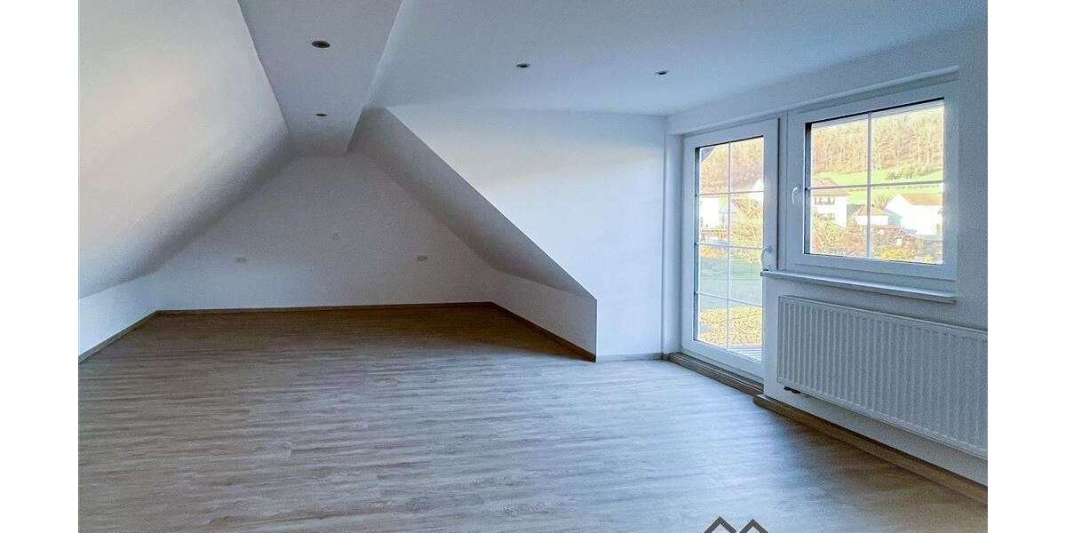 Etagenwohnung Neustadt a d Aisch - 3.5 Zimmer, 125 m&sup2;, 1.175&euro; | Angebot:25894147