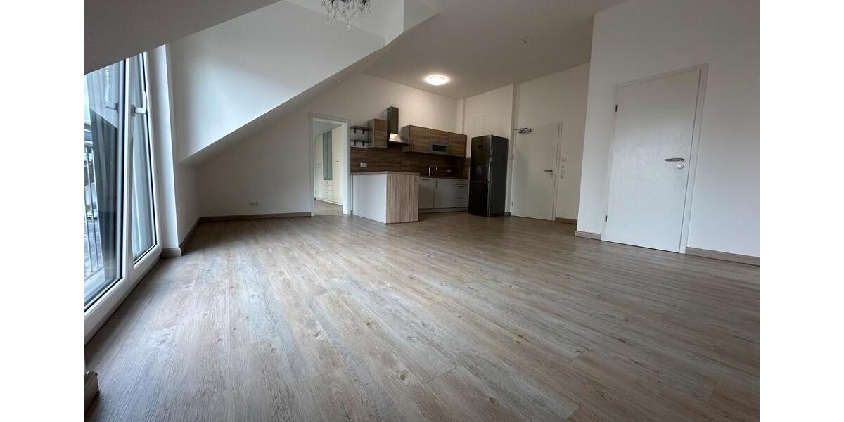 Dachgeschoßwohnung Schwabach - 3 Zimmer, 80 m&sup2;, 1.250&euro; | Angebot:25813971