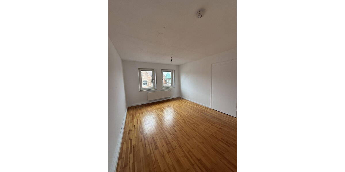 Etagenwohnung Nürnberg St Johannis - 4 Zimmer, 120 m&sup2;, 1.670&euro; | Angebot:26016208