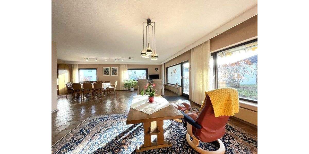 Einfamilienhaus Lauf - 9 Zimmer, 300 m&sup2;, 920.000&euro; | Angebot:25699469