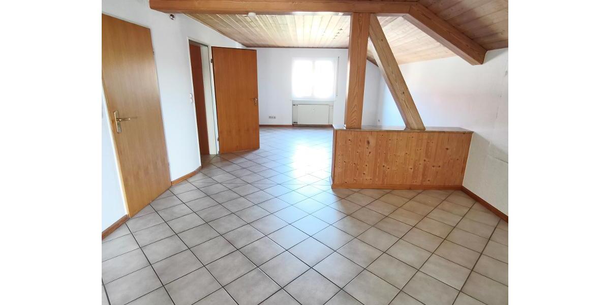3 Zi. DG Wohnung mit Küche, Gartenmitbenutzung und Stellplatz - Etagenwohnung Weisendorf | Angebot:27651233