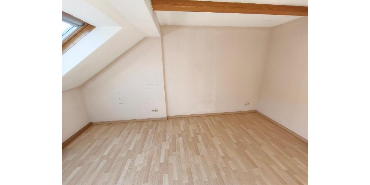 2 Zi. Wohnung im Dachgeschoss mit Stellplatz - Etagenwohnung Adelsdorf | Angebot:27541175