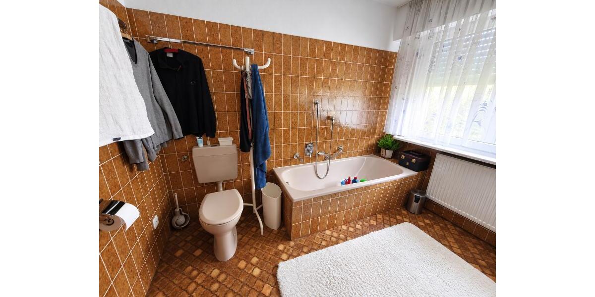 Einfamilienhaus mit Doppelgarage, Carport und großem Garten - Einfamilienhaus Weisendorf | Angebot:27651236