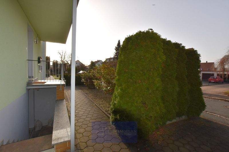 Etagenwohnung Adelsdorf - 8 Zimmer, 207 m&sup2;, 425.000&euro; | Angebot:25899007