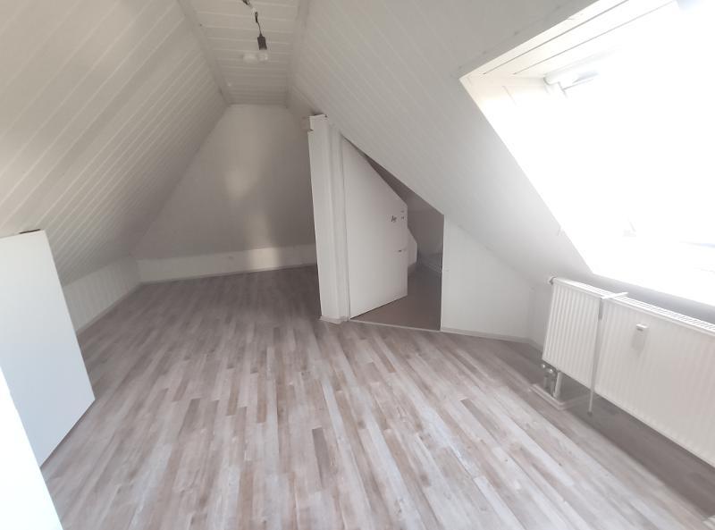 Große Maisonette mit Klimaanlagen (aktuell in 2 Wohnungen unterteilt) mit 2 Balkonen, 2 Einbauküchen und 2 Stellplätzen - Etagenwohnung Hausen | Angebot:20238797