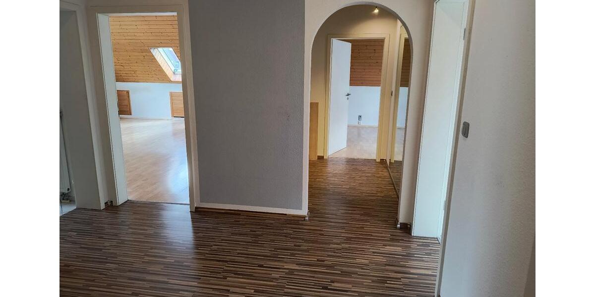 Dachgeschoßwohnung Weisendorf - 3 Zimmer, 95 m&sup2;, 900&euro; | Angebot:25268765
