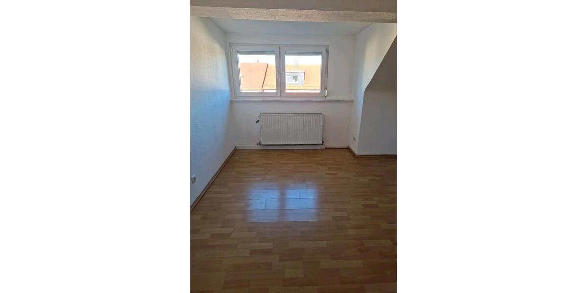 Dachgeschoßwohnung Forchheim - 3 Zimmer, 75 m&sup2;, 800&euro; | Angebot:26598119