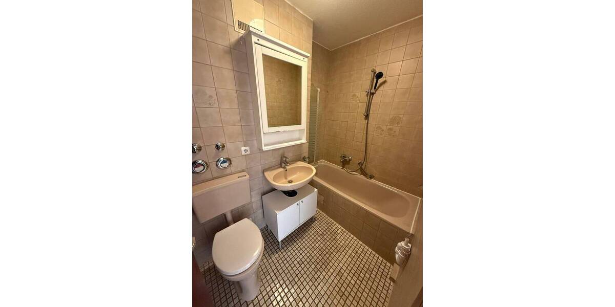 Etagenwohnung Erlangen Innenstadt - 1 Zimmer, 35 m&sup2;, 470&euro; | Angebot:25995861