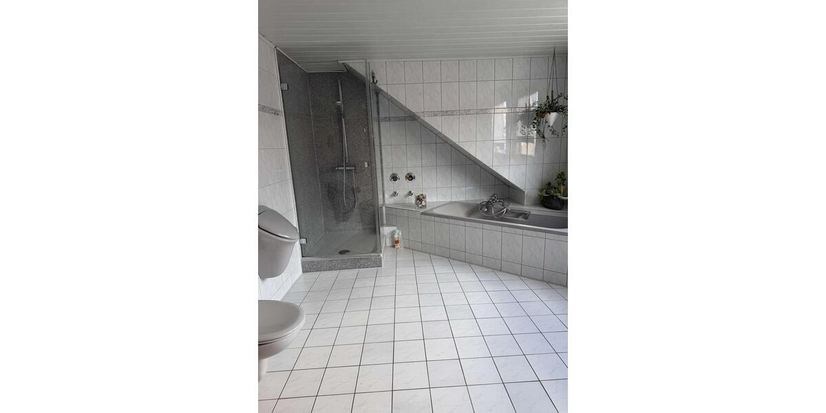 Etagenwohnung Erlangen Alterlangen - 3 Zimmer, 117 m&sup2;, 1.500&euro; | Angebot:25882988