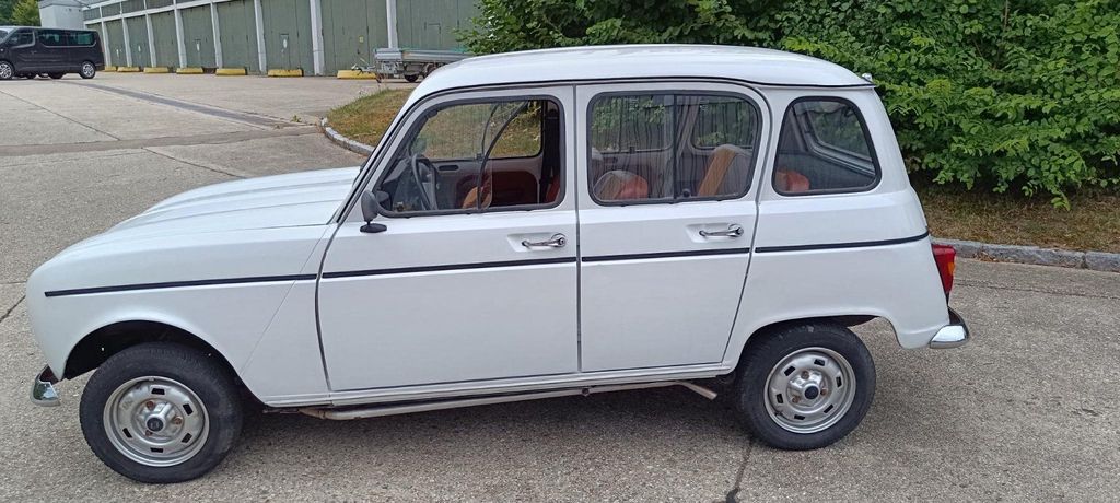 Renault R 4 135.500 km 8.750 &euro; Nürnberg 90480