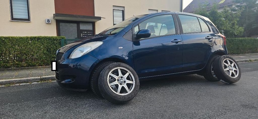 Toyota Yaris 83.000 km 3.450 &euro; Nürnberg 90419