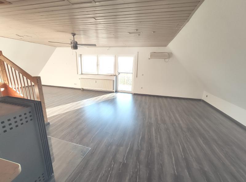 Große Maisonette mit Klimaanlagen (aktuell in 2 Wohnungen unterteilt) mit 2 Balkonen, 2 Einbauküchen und 2 Stellplätzen - Etagenwohnung Hausen | Angebot:20238797