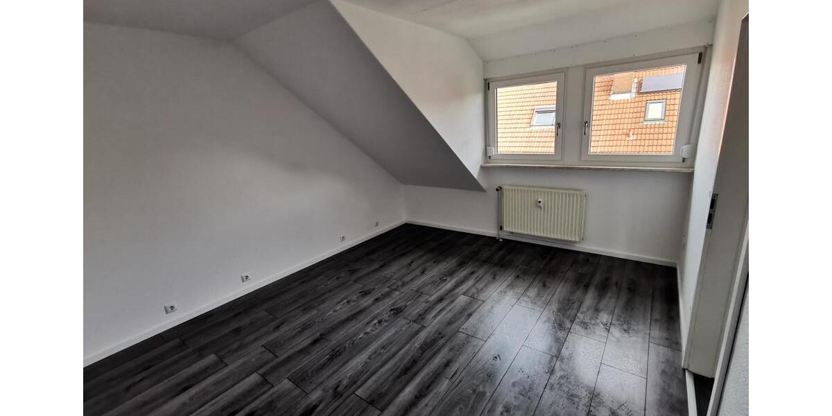 Dachgeschoßwohnung Nürnberg Eibach - 3.5 Zimmer, 79 m&sup2;, 980&euro; | Angebot:25646981