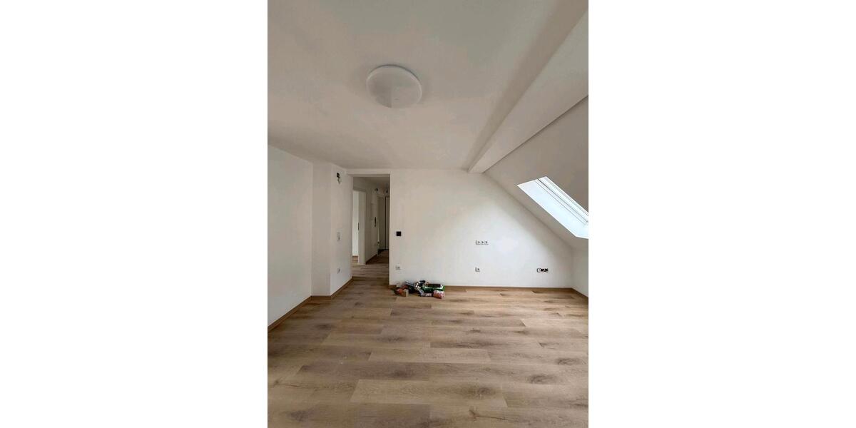 Dachgeschoßwohnung Nürnberg Eberhardshof - 3 Zimmer, 55 m&sup2;, 900&euro; | Angebot:26546317