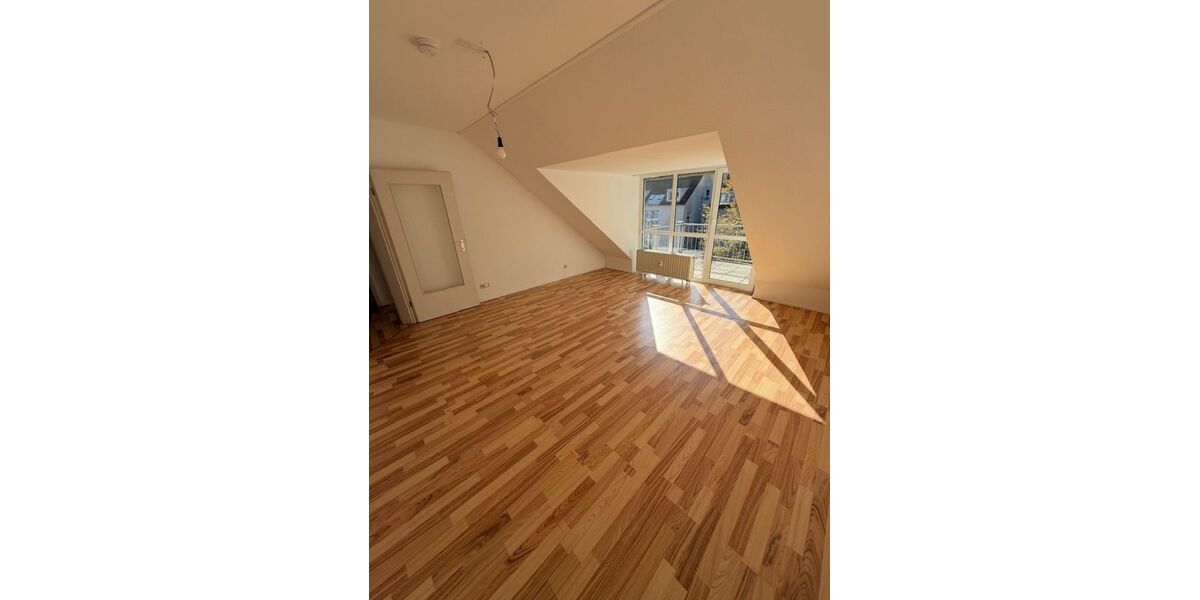 Lichtdurchflutete 3-Zimmer-Dachgeschosswohnung mit Südwestbalkon in Schwand - 3- Schwandstetten Schwand | Angebot:27621624