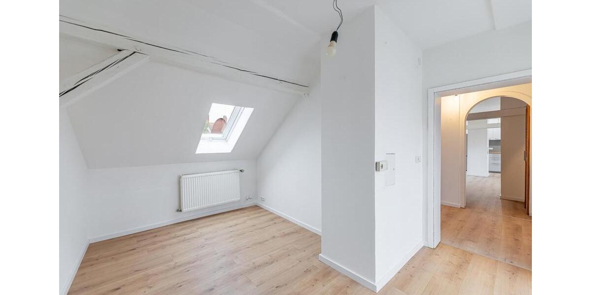 Dachgeschoßwohnung Nürnberg Eberhardshof - 3 Zimmer, 80 m&sup2;, 1.100&euro; | Angebot:26594115