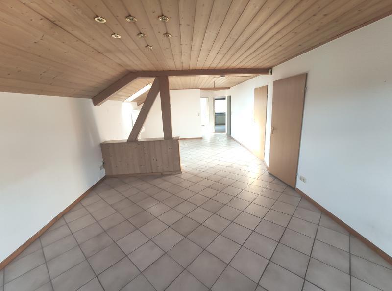 3 Zi. DG Wohnung mit Küche, Gartenmitbenutzung und Stellplatz - Etagenwohnung Weisendorf | Angebot:24351111