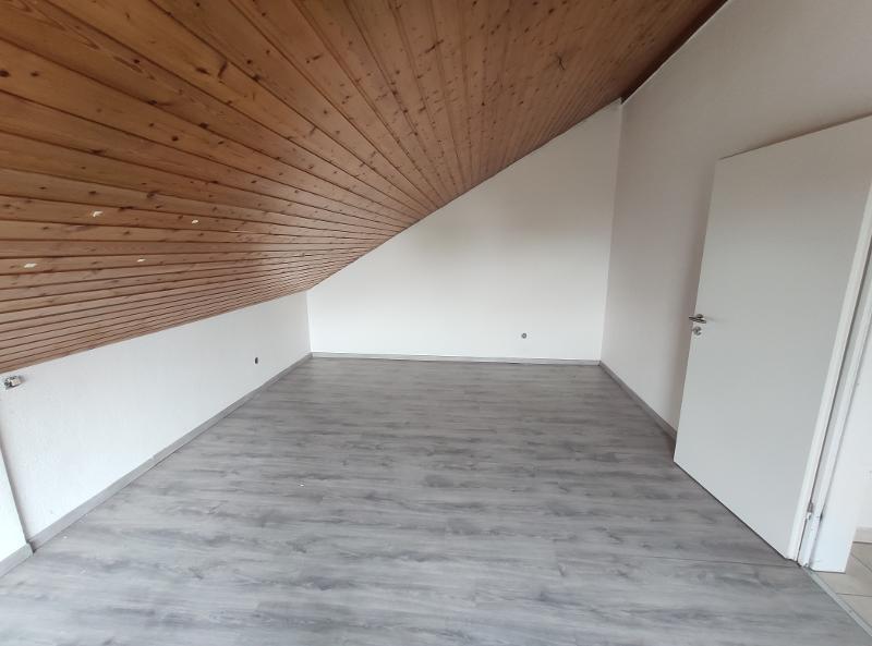 3- Zi. DG Wohnung mit 2 Balkonen und Garage - Etagenwohnung Hemhofen | Angebot:22401892