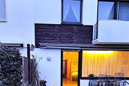 Haus Nürnberg Weiherhaus - 5 Zimmer, 146 m&sup2;, 470.000&euro; | Angebot:25735708