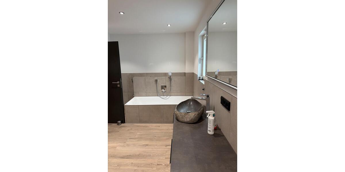 Etagenwohnung Lonnerstadt - 2 Zimmer, 95 m&sup2;, 950&euro; | Angebot:25860442