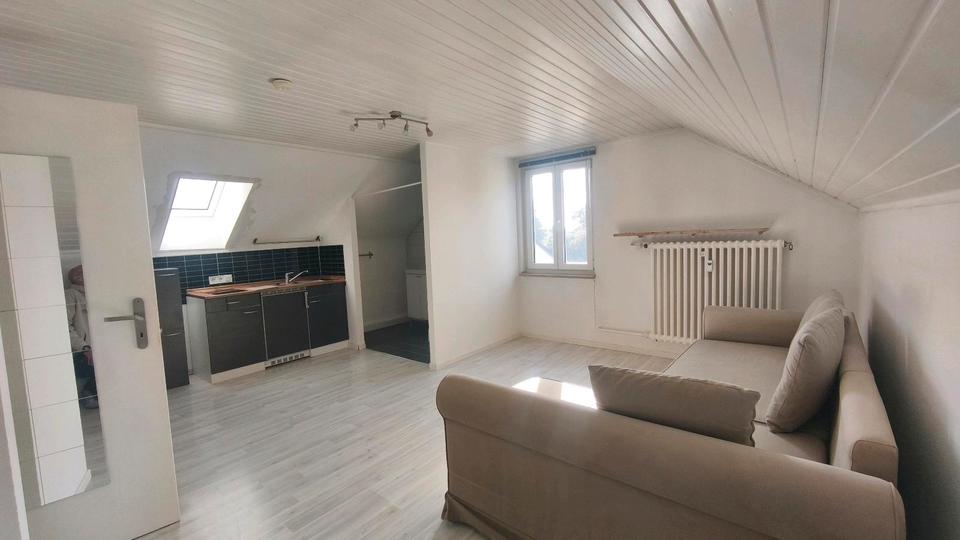 Dachgeschoßwohnung Oberasbach - 1.5 Zimmer, 35 m&sup2;, 400&euro; | Angebot:27617399