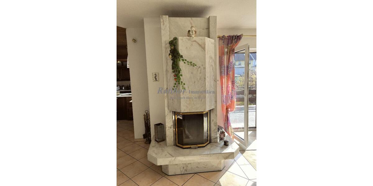 Sehr großzügiges und gepflegtes Einfamilienhaus mit Einliegerwohnung und Doppelgarage in Roth OT - Bungalow Roth Pfaffenhofen | Angebot:25634482