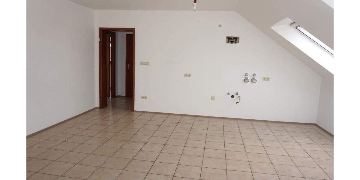 Etagenwohnung Nürnberg Werderau - 3 Zimmer, 100 m&sup2;, 990&euro; | Angebot:25704376